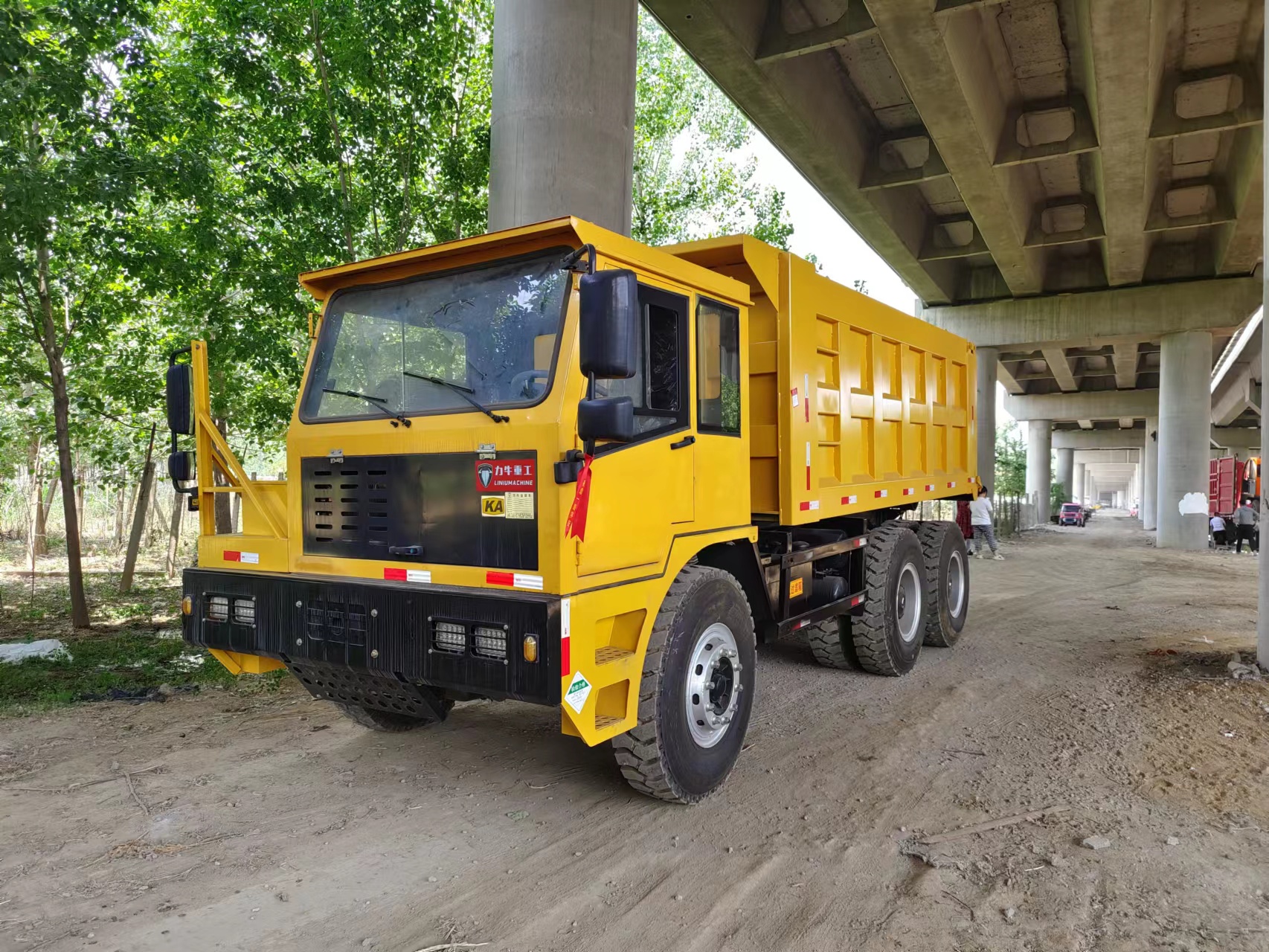 山東力牛30噸礦安車(chē)礦山車(chē)廠家直銷(xiāo)四不像運(yùn)輸車(chē)柴油車(chē)