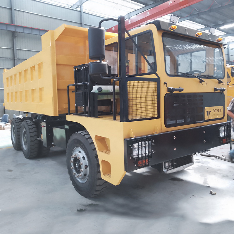山東力牛重工35噸礦山車(chē)大噸位后八輪礦用運(yùn)輸車(chē)廠家直銷(xiāo)
